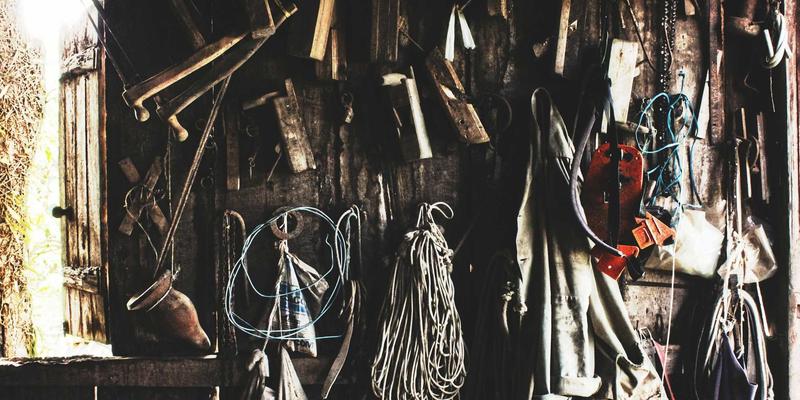 老邢工艺出海记：石家庄金属錾刻与木雕如何借跨境电商征服海外市场